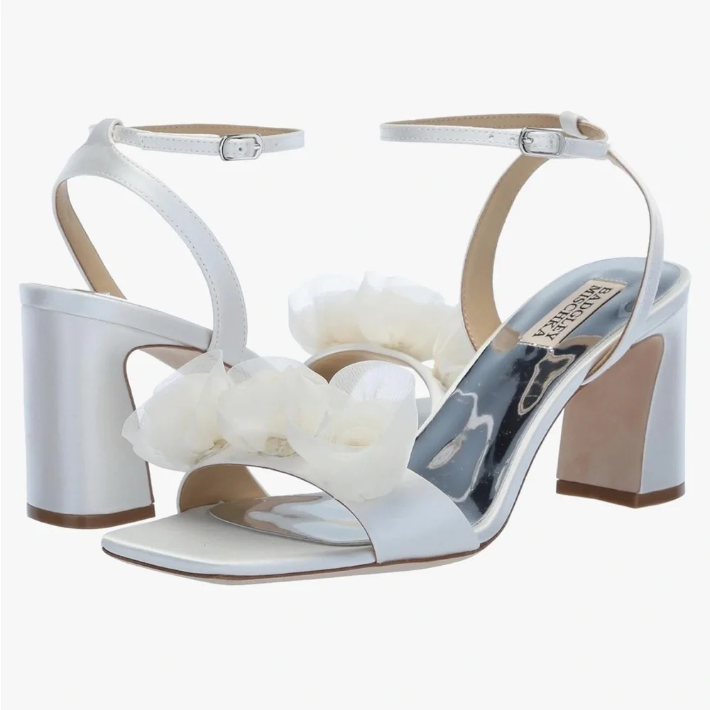 Badgley Mischka Carli Rosette Block Heels - Soft White Satin Size 8.5 NIB